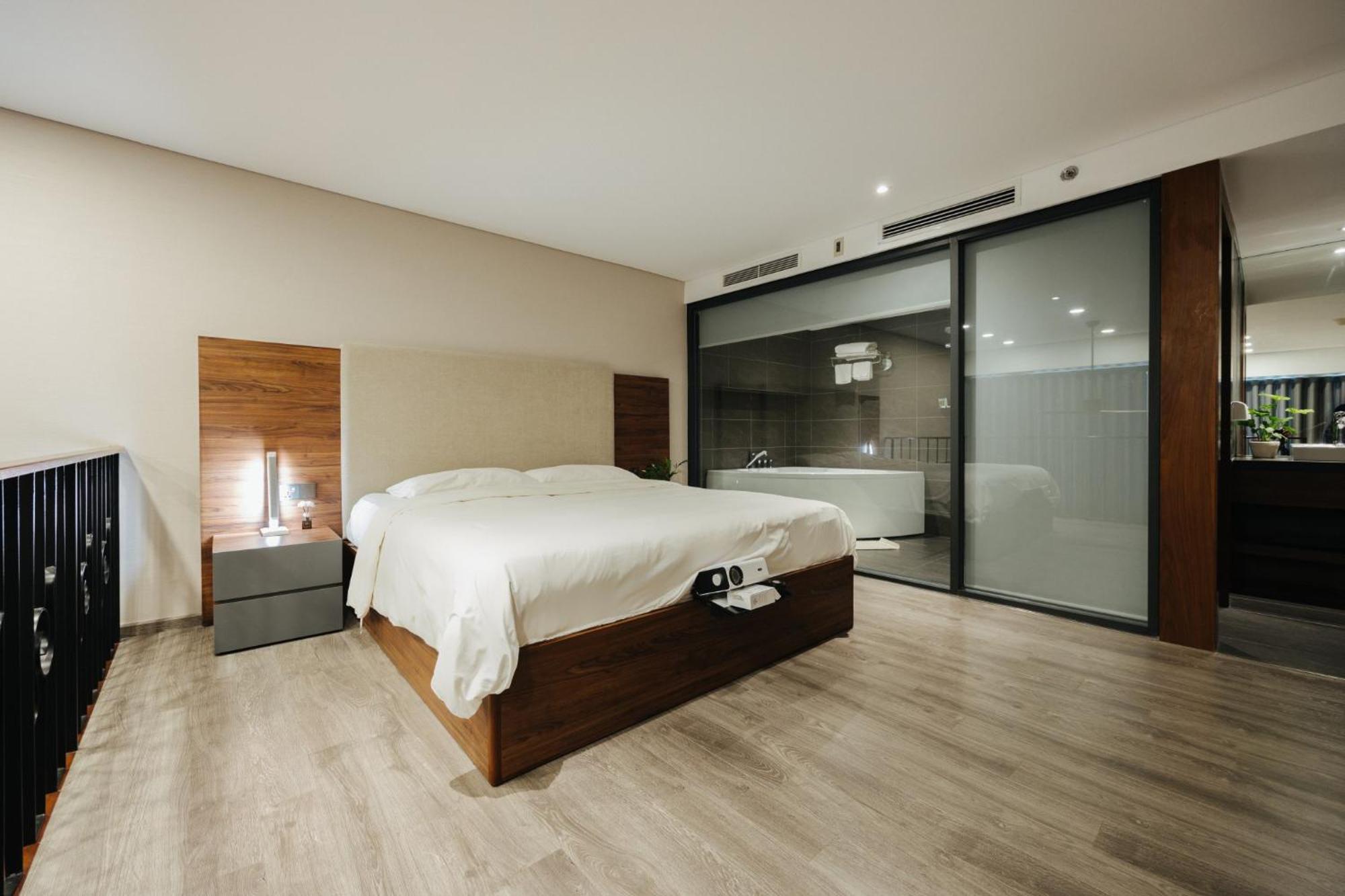 Pentstudio West Nikomix 75m2 Appart hôtel *